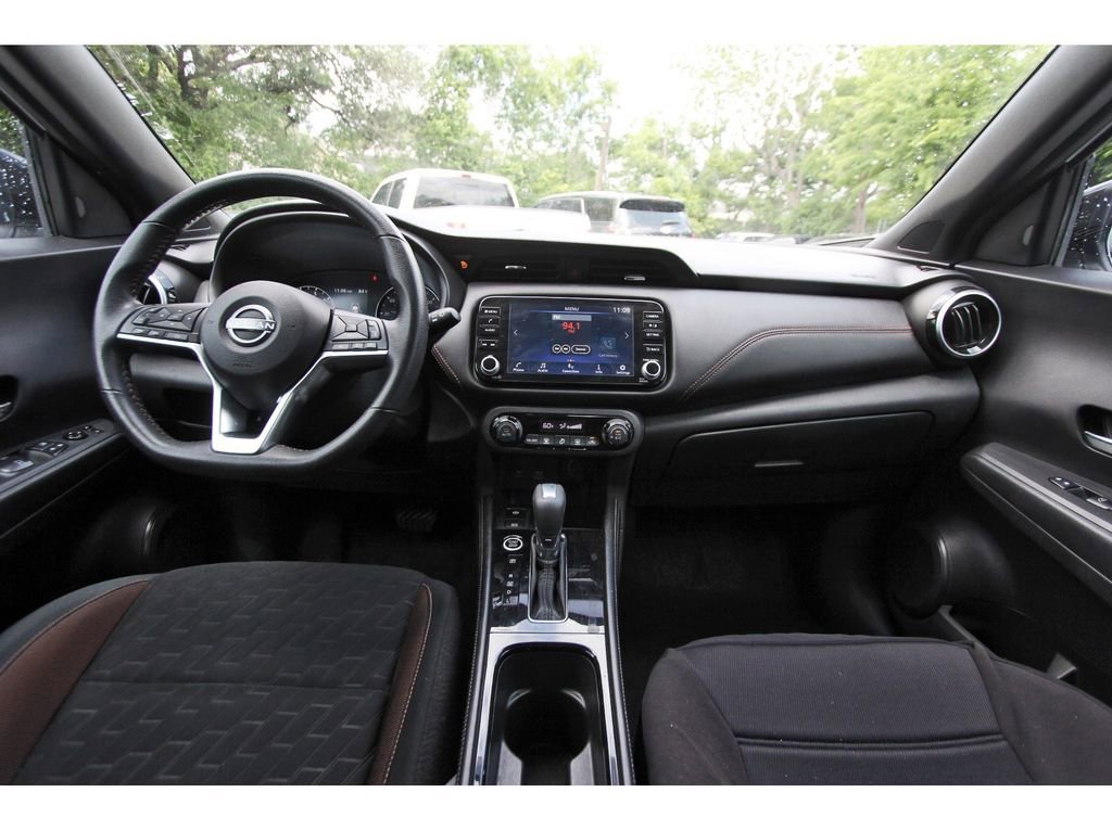 Used 2023 Nissan Kicks SR image 7