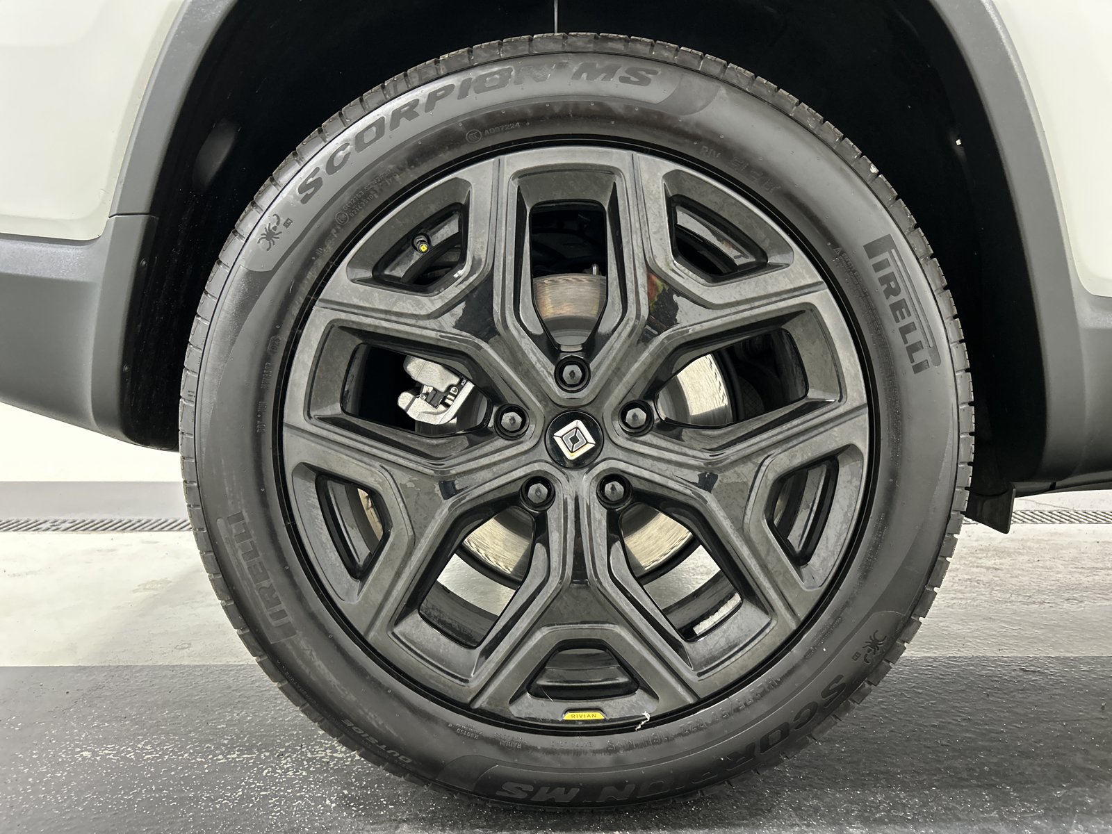 Used 2023 Rivian R1S Adventure AWD/4WD image 12