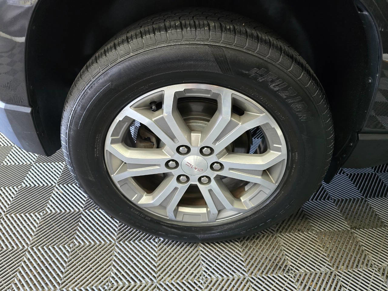 Used 2015 GMC Acadia SLT image 32