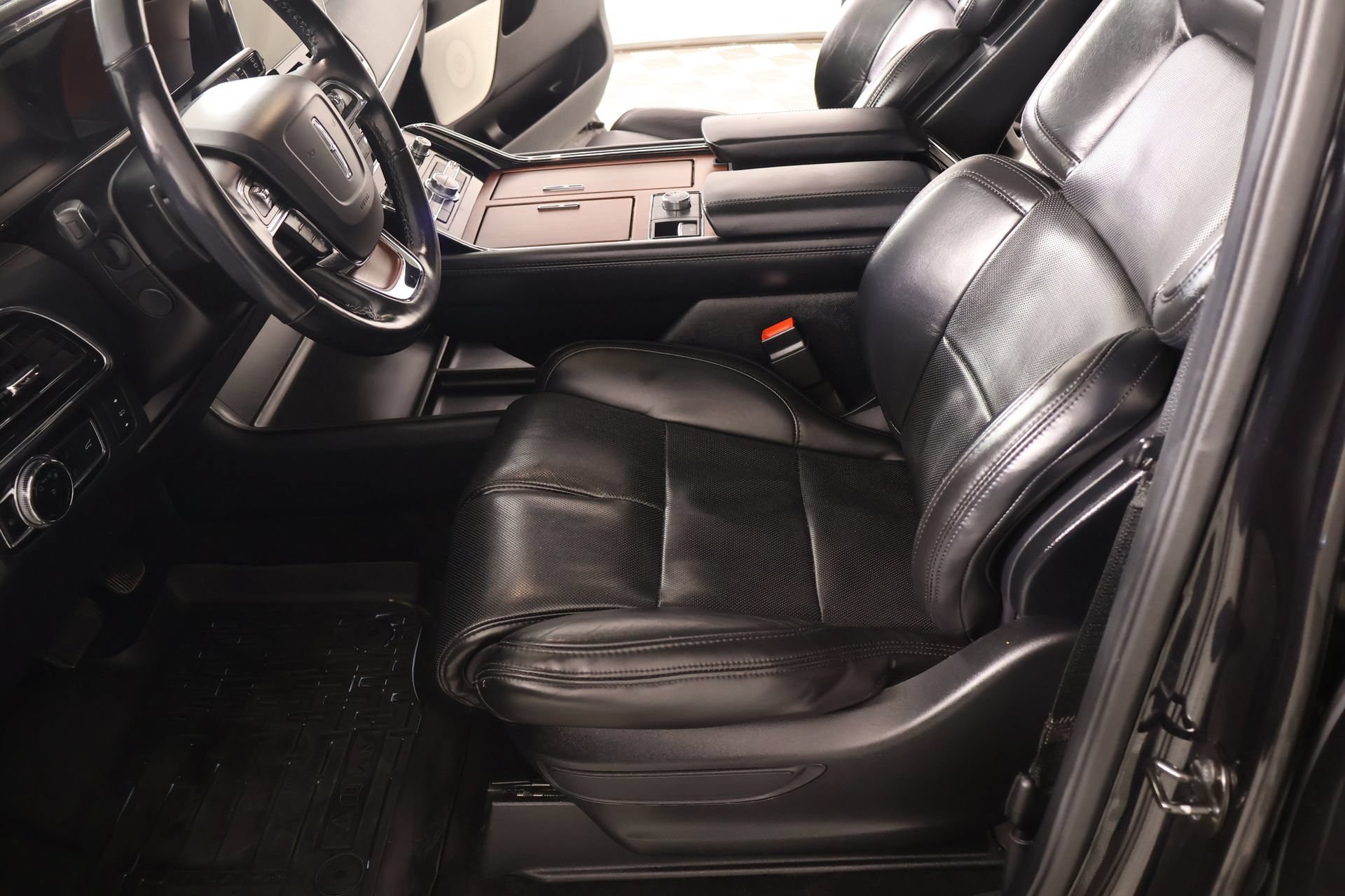 Used 2021 Lincoln Navigator Reserve AWD/4WD image 12