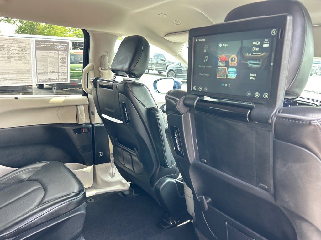 Used 2020 Chrysler Pacifica Limited image 21