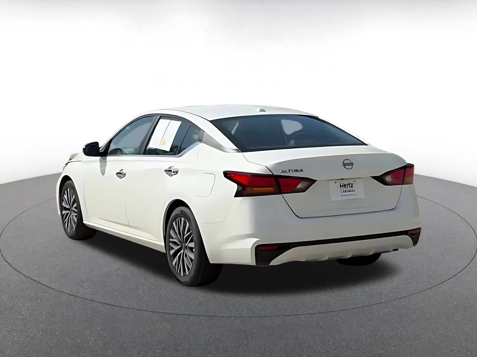 Used 2025 Nissan Altima 2.5 SV FWD image 11