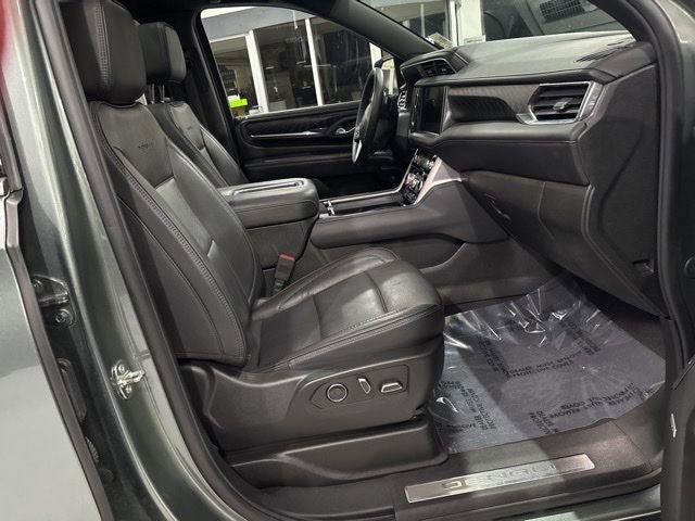 Used 2024 GMC Yukon XL Denali image 32