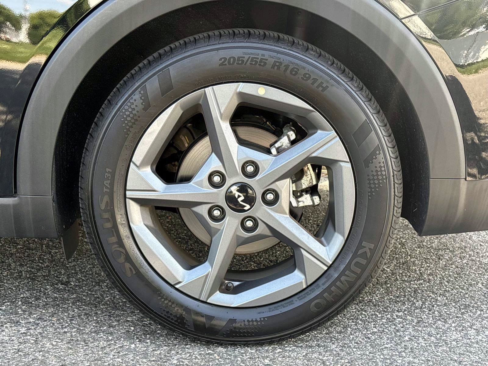 Certified 2025 Kia K4 FWD image 29