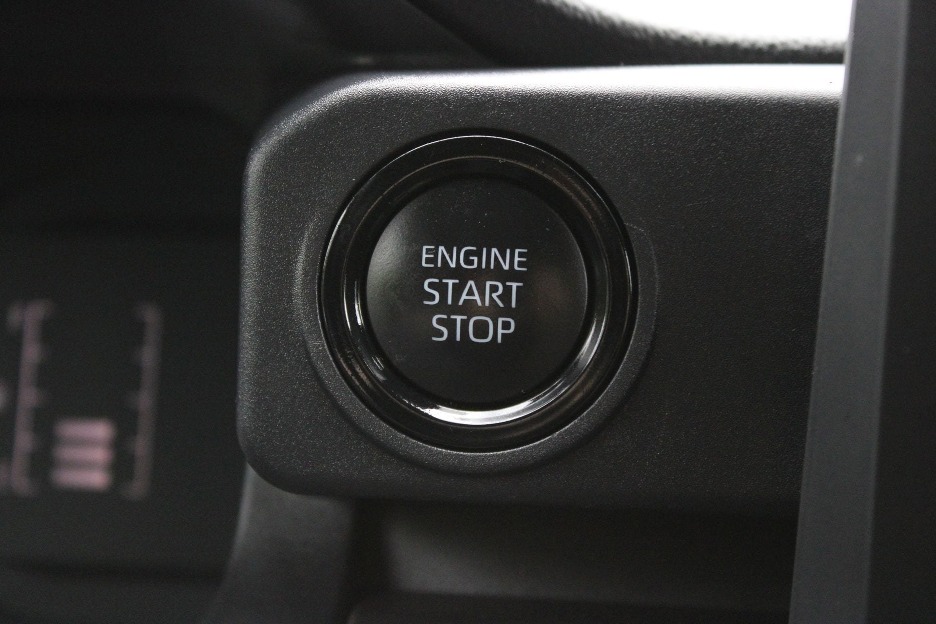 Used 2025 Toyota Tacoma SR5 AWD/4WD image 33