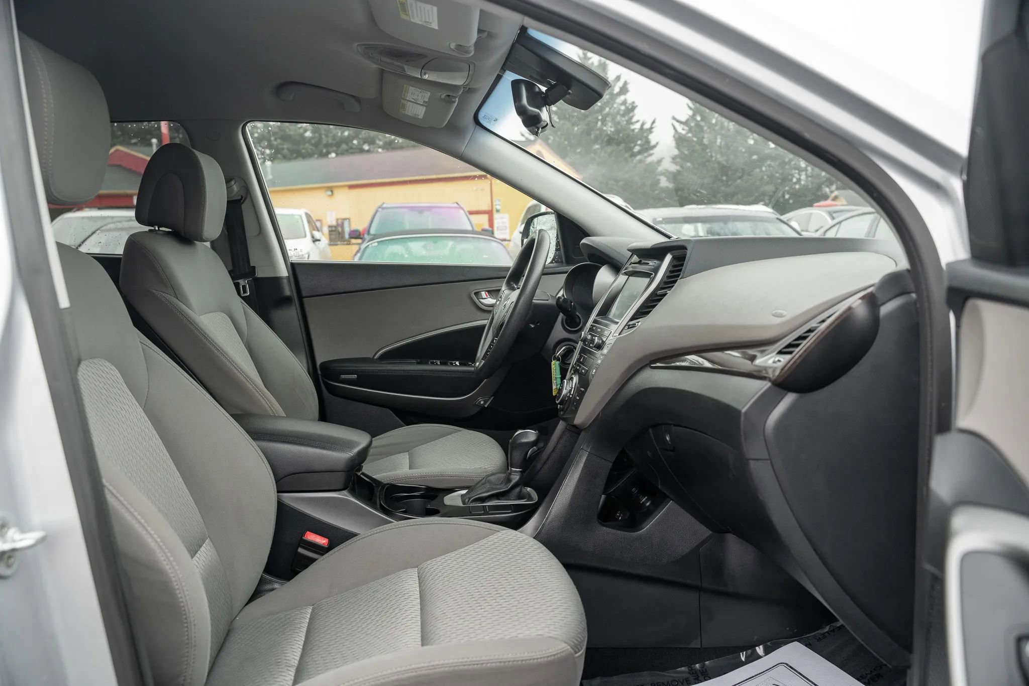 Used 2017 Hyundai Santa Fe SE AWD/4WD image 12