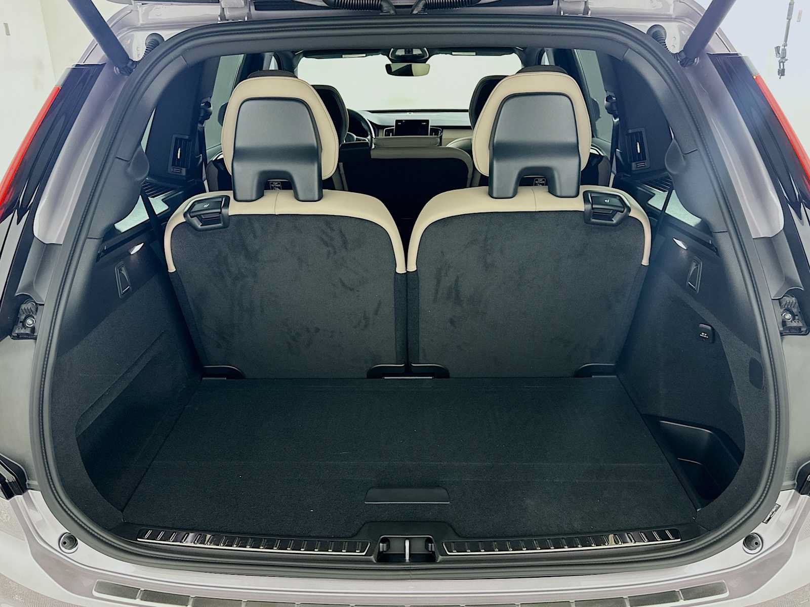 New 2026 Volvo XC90 T8 Plus w/ Protection Package Premier AWD/4WD image 24