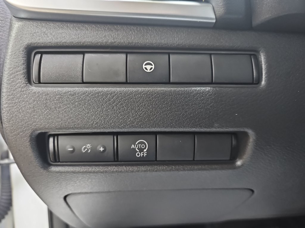 Used 2023 Nissan Rogue SV AWD/4WD image 29