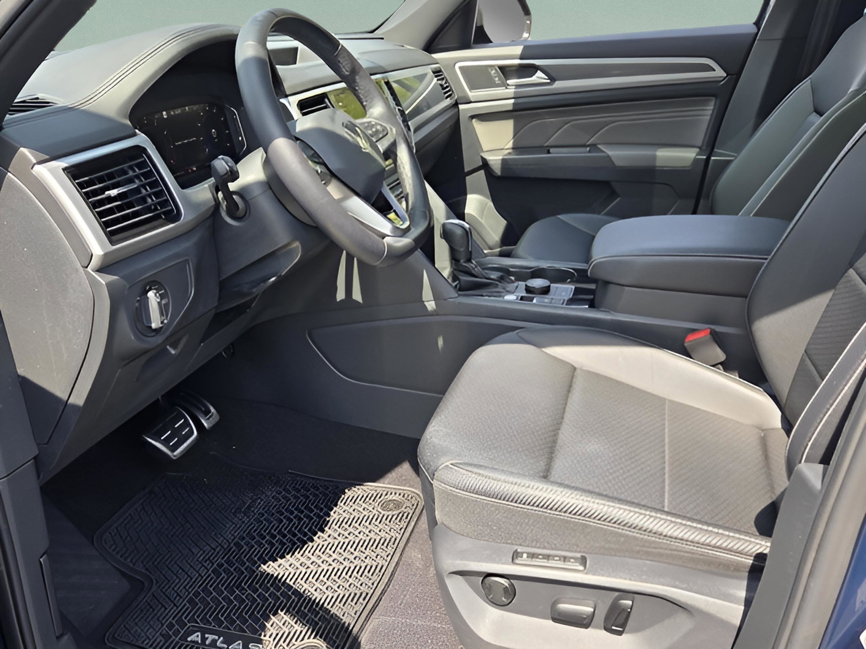 Used 2023 Volkswagen Atlas Cross Sport SEL R-Line image 10