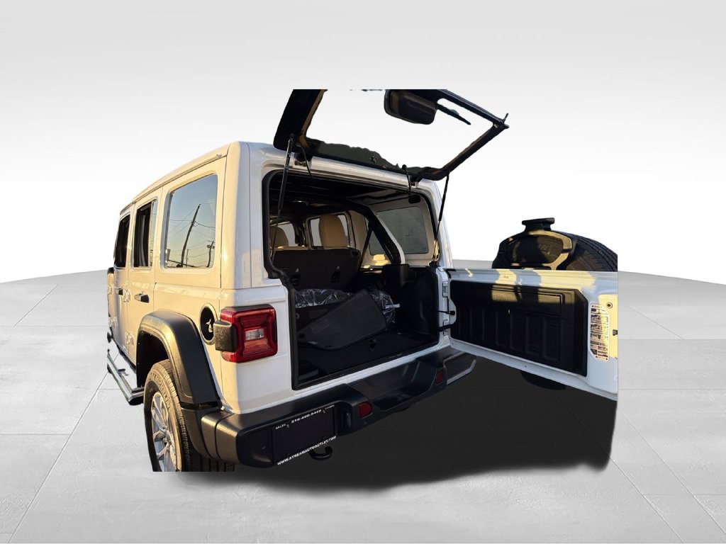 Used 2023 Jeep Wrangler Unlimited Sport w/ Sun And Sound Package AWD/4WD image 9