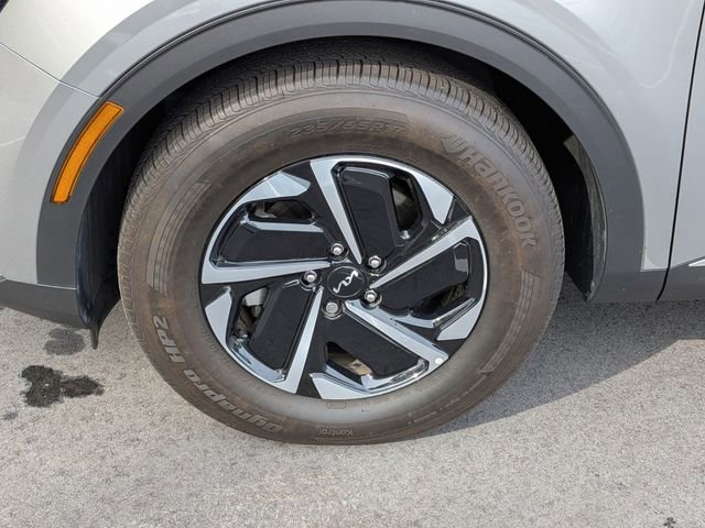 Used 2025 Kia Sportage LX FWD image 9