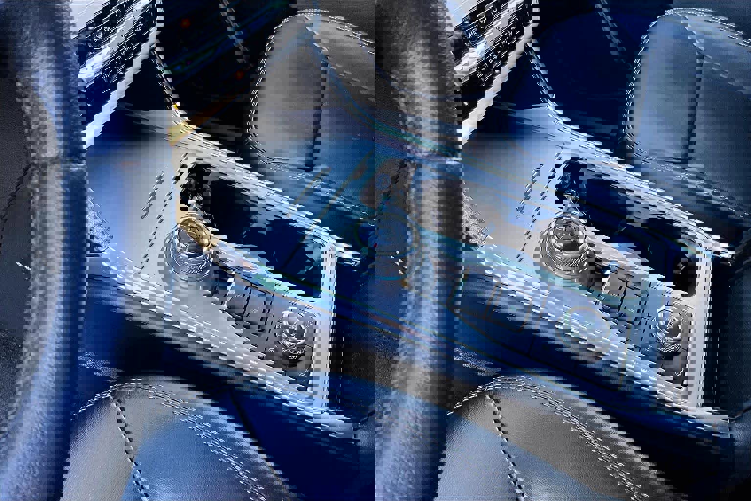 Used 2021 Ford Explorer XLT w/ Equipment Group 202A image 17