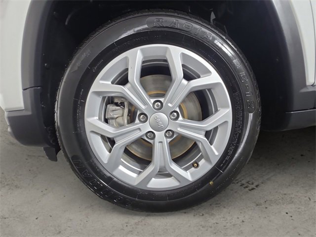 Used 2024 Jeep Compass Latitude image 14