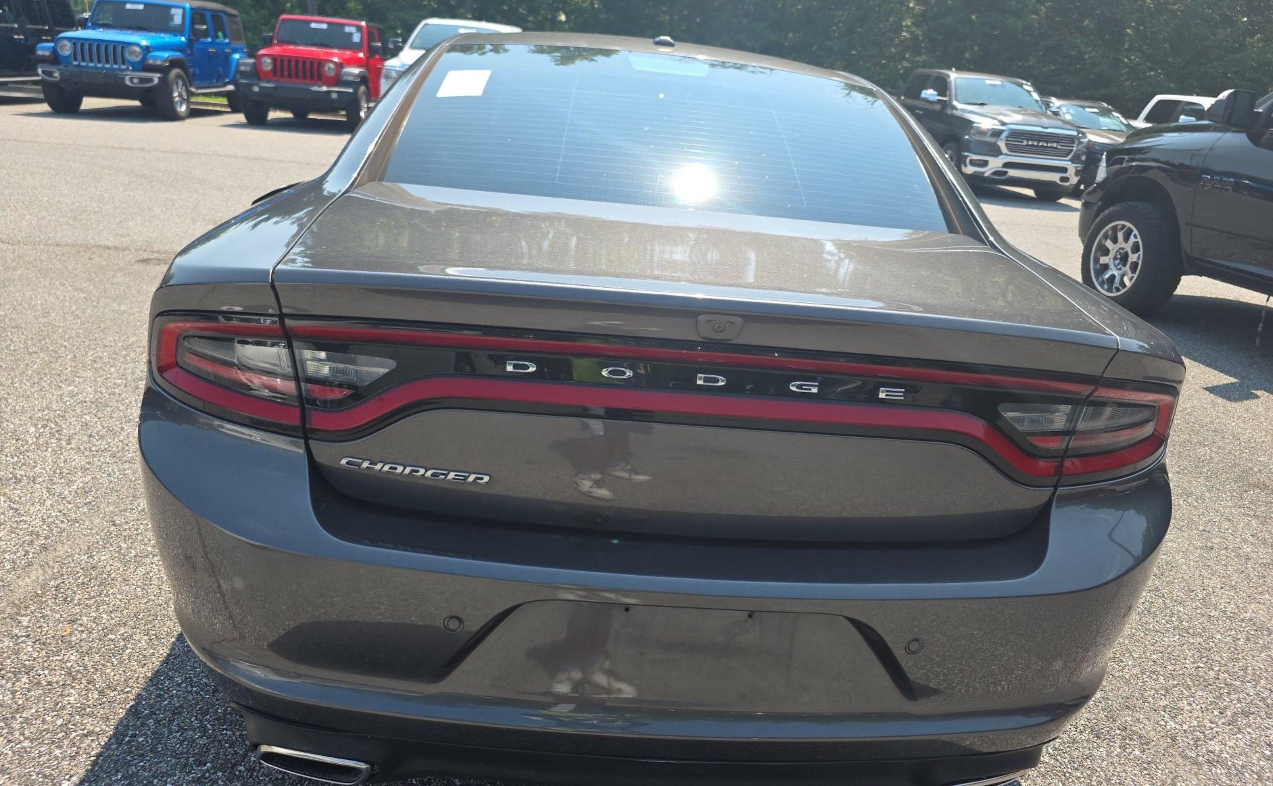 Used 2020 Dodge Charger SXT w/ Leather Interior Group RWD image 4