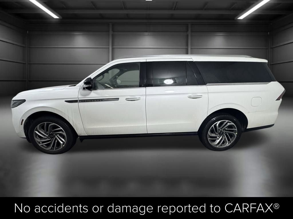 New 2025 Lincoln Navigator L Reserve image 2