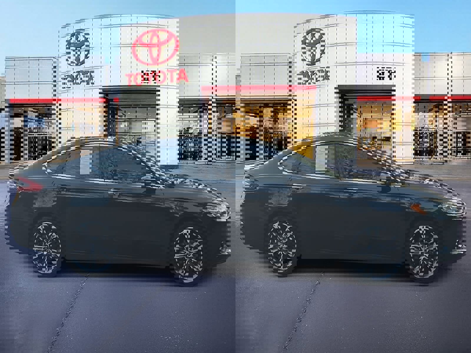 Used 2014 Ford Fusion Titanium image 4