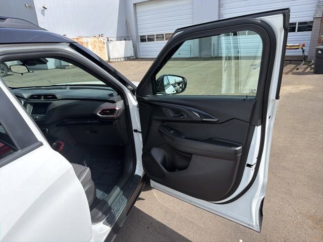 Used 2023 Chevrolet TrailBlazer RS FWD image 18