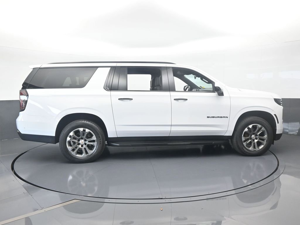 Used 2025 Chevrolet Suburban LT image 7