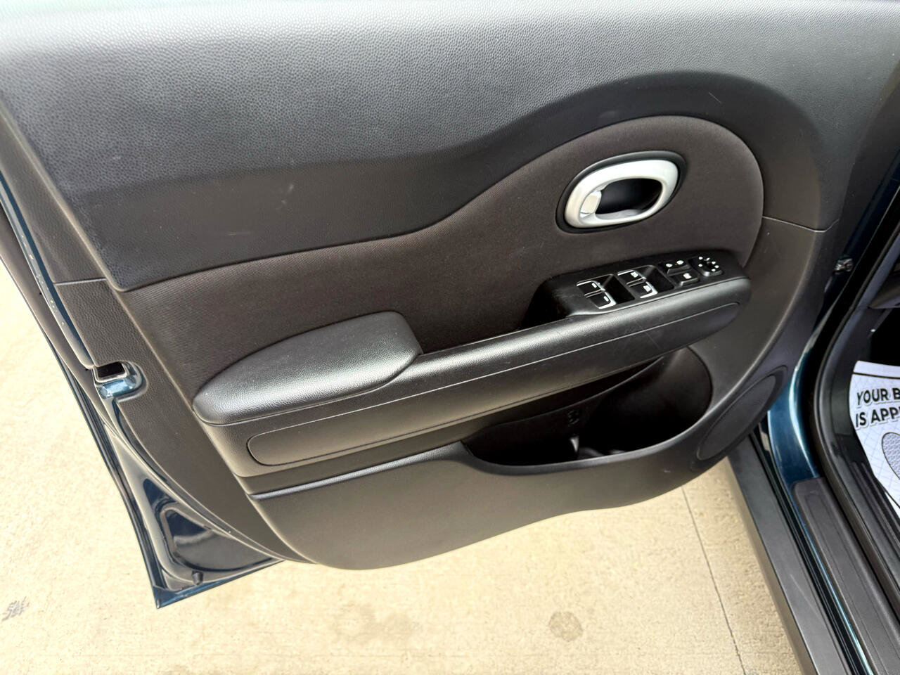 Used 2017 Kia Soul + image 11