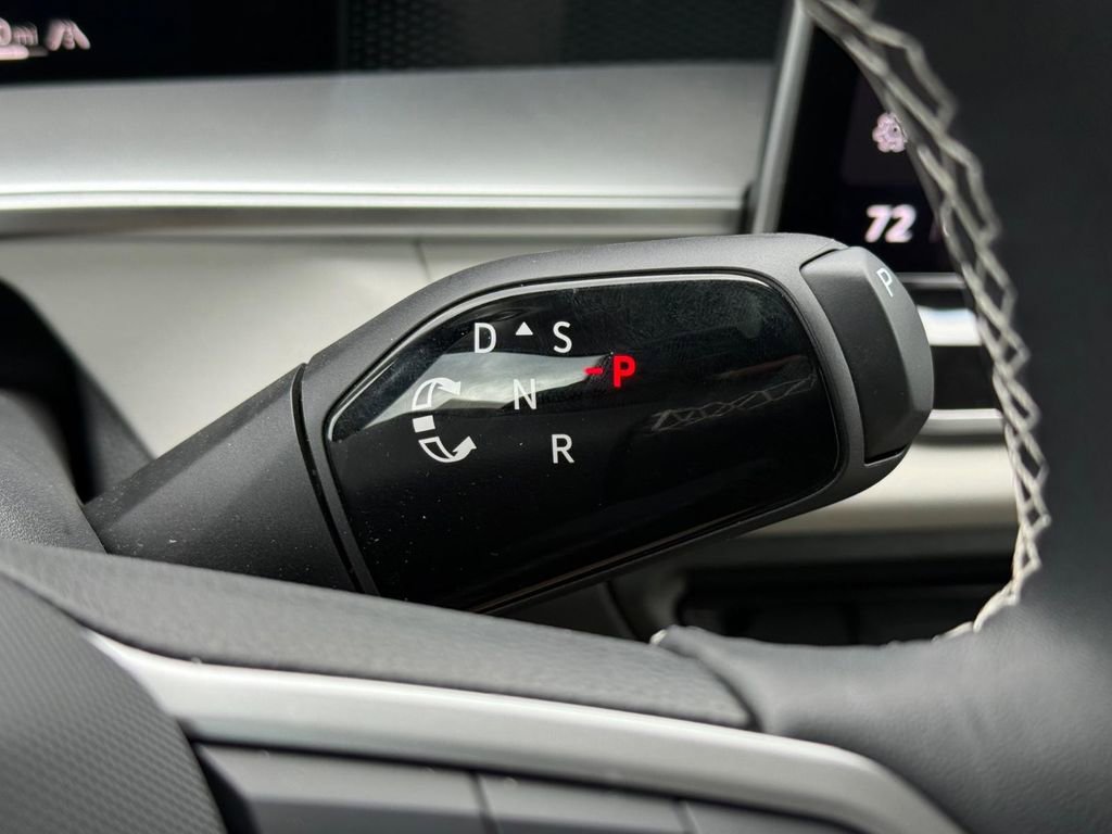 Certified 2025 Volkswagen Tiguan SE AWD/4WD image 17