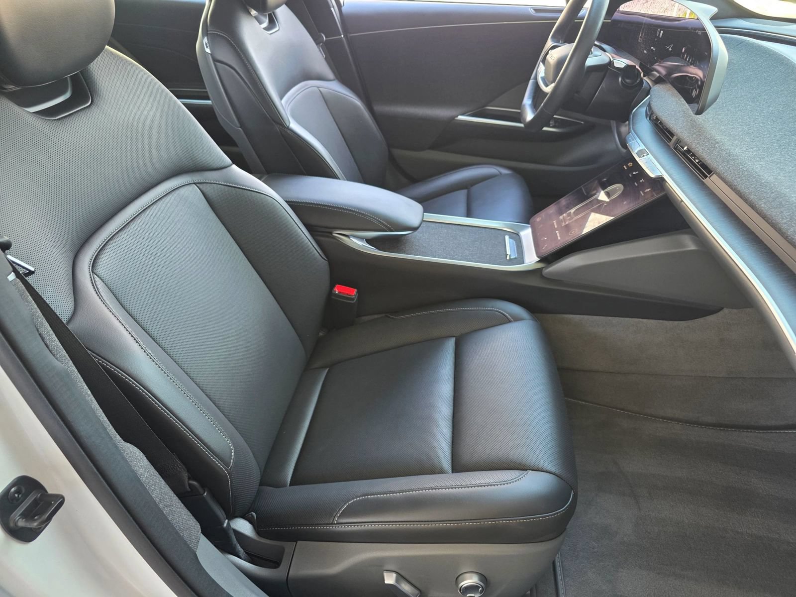 Used 2024 Lucid Air Touring AWD/4WD image 32