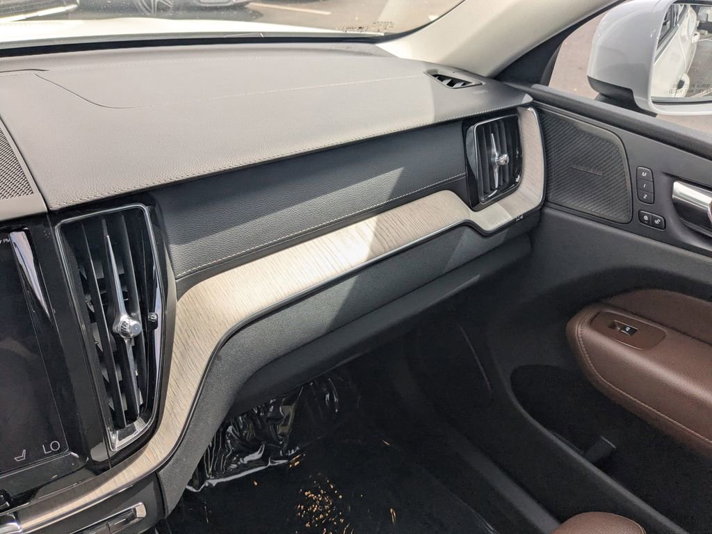 Used 2020 Volvo XC60 T5 Inscription image 4