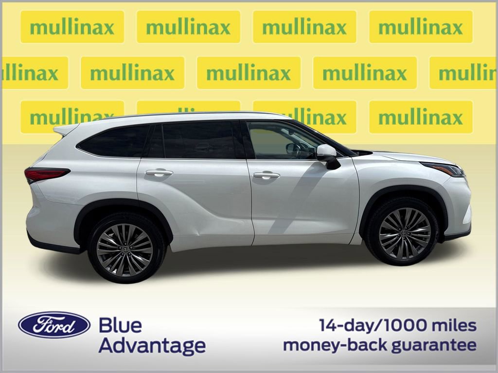 Used 2021 Toyota Highlander Platinum FWD image 2