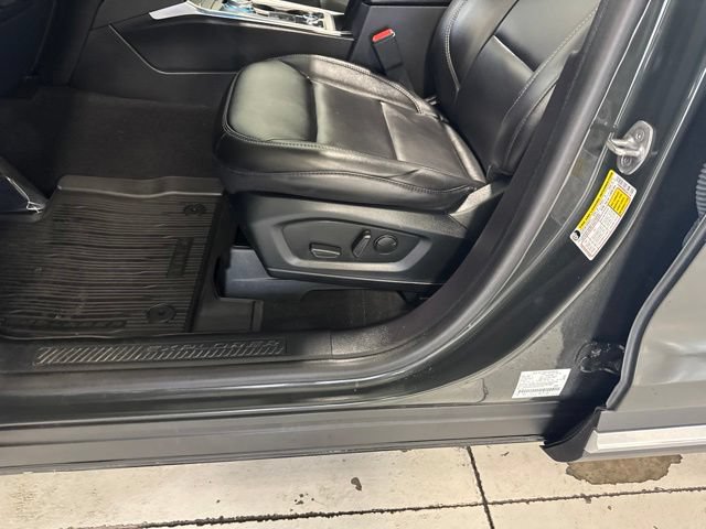 Used 2022 Ford Explorer XLT w/ Equipment Group 202A AWD/4WD image 47