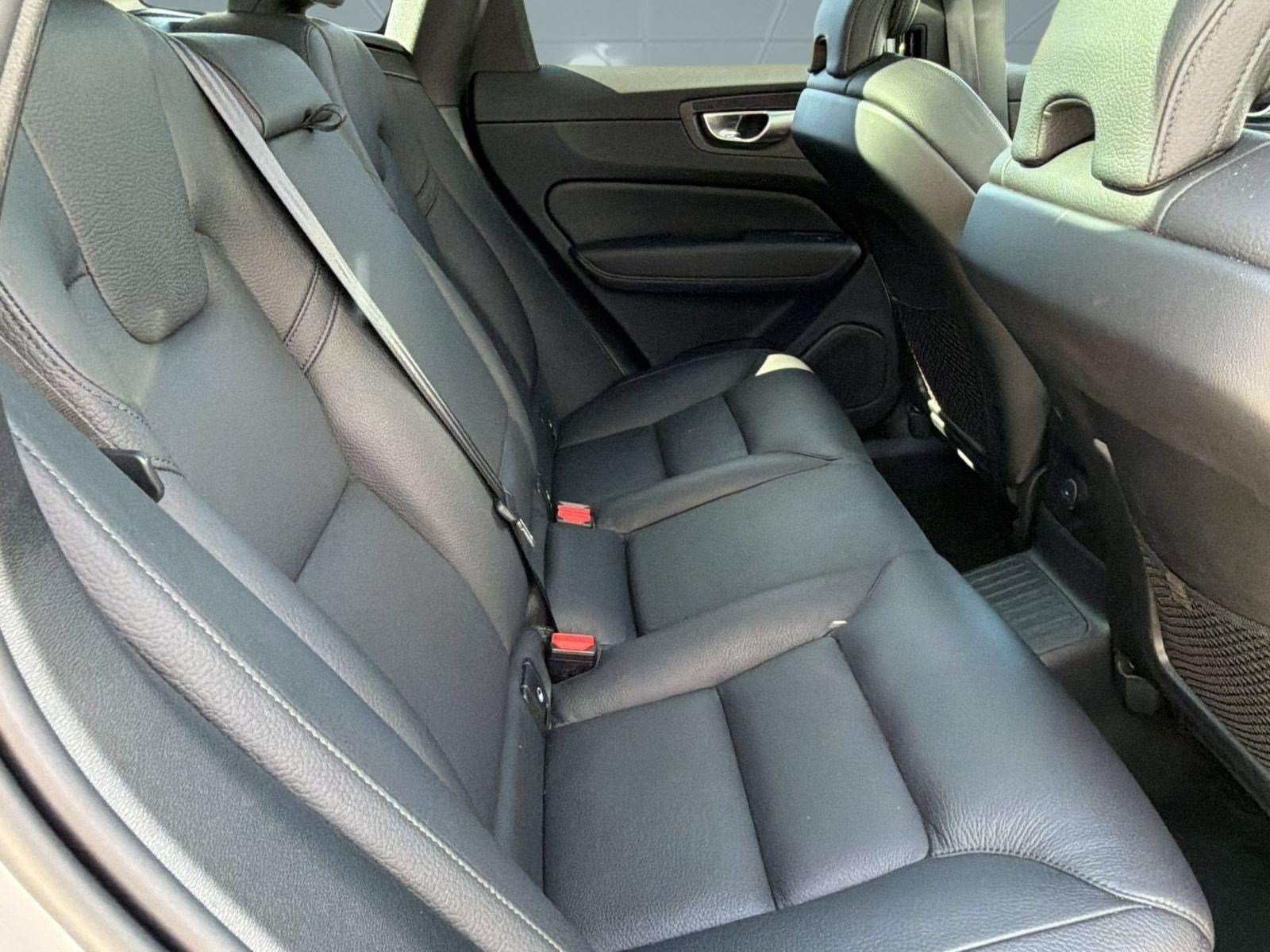 Certified 2024 Volvo XC60 T8 Plus w/ Protection Package Premier AWD/4WD image 29