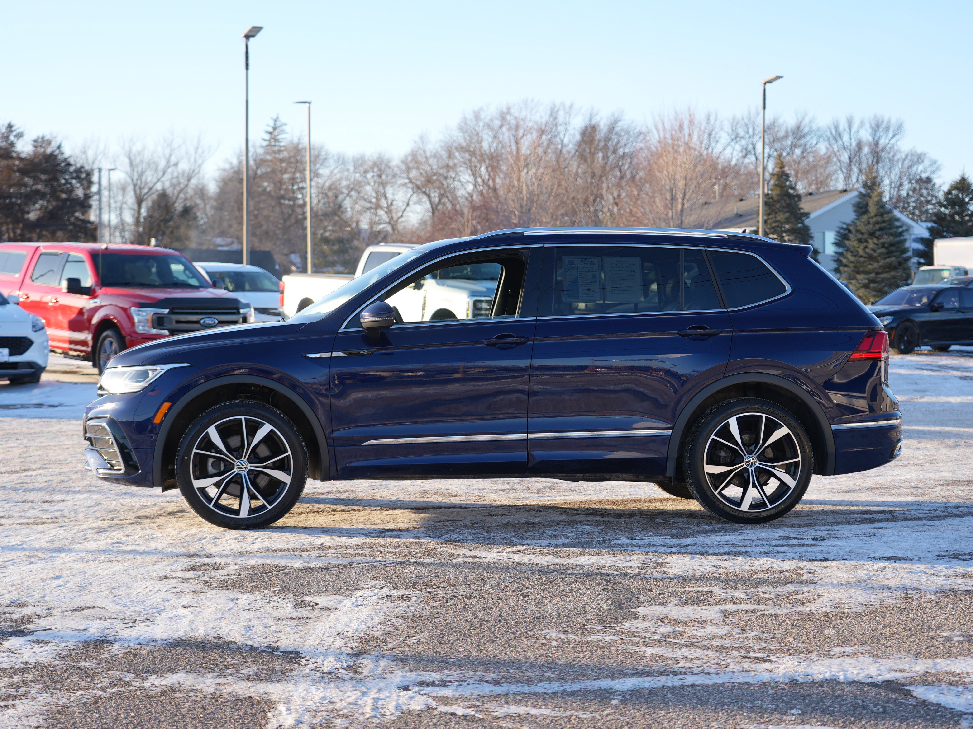 Used 2023 Volkswagen Tiguan SEL R-Line image 7