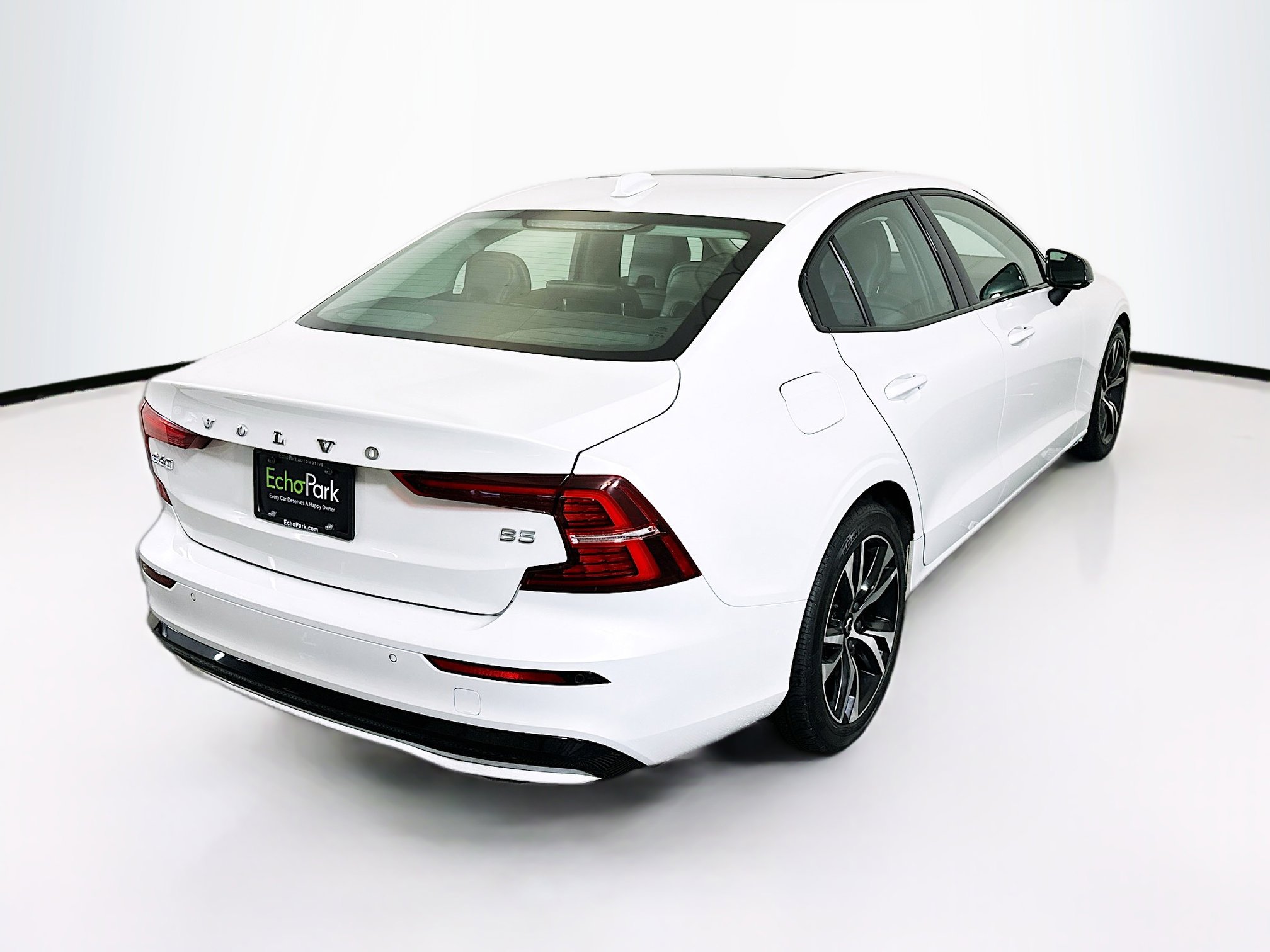 Used 2024 Volvo S60 B5 Core image 9