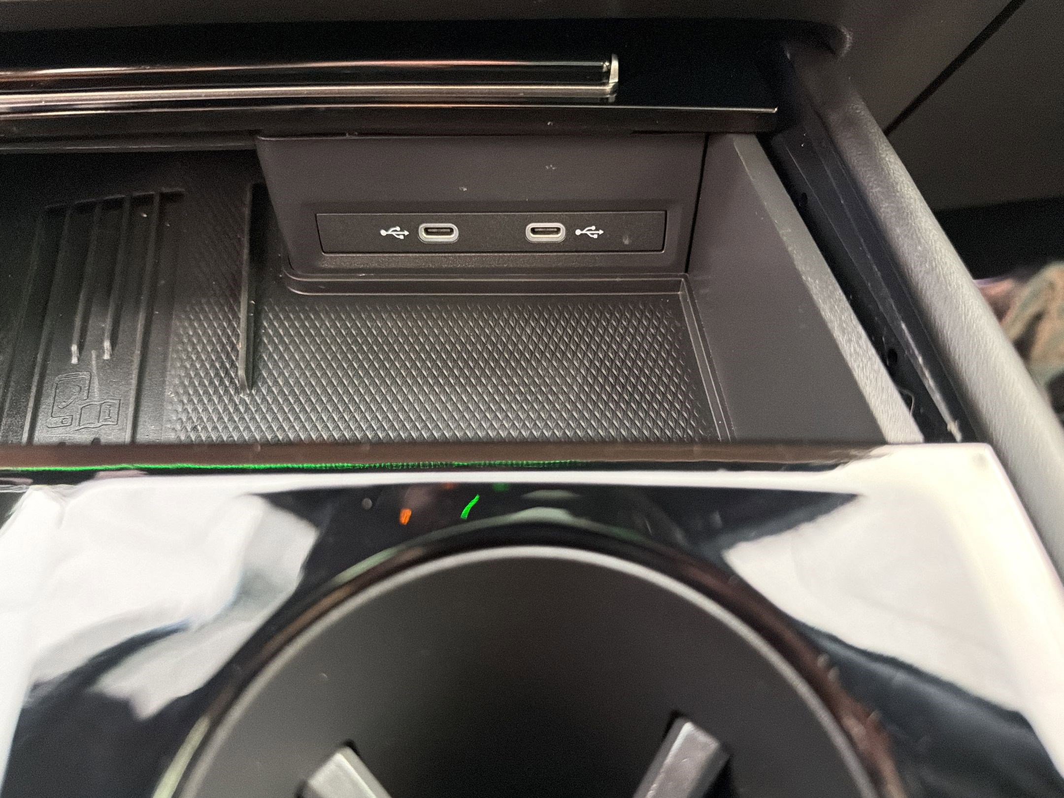 Certified 2025 Volkswagen Atlas Cross Sport SEL image 32