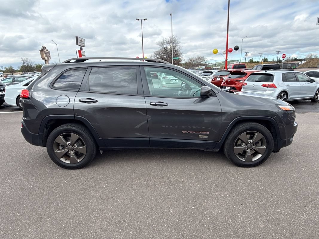 Used 2017 Jeep Cherokee Latitude AWD/4WD image 8