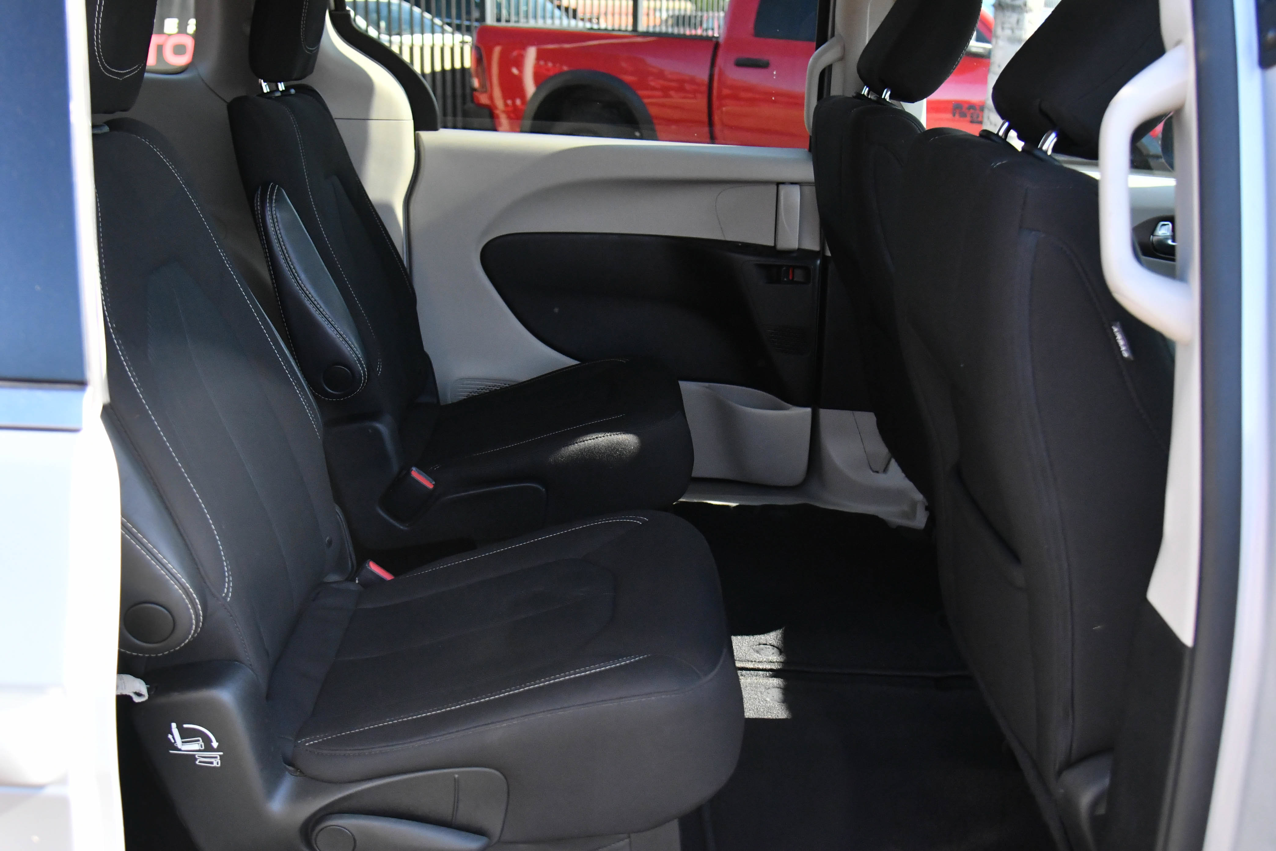 Used 2023 Chrysler Voyager LX FWD image 44
