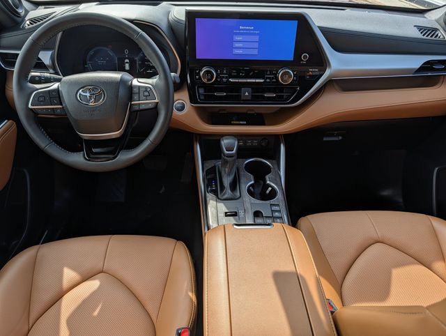 Certified 2024 Toyota Highlander Platinum AWD/4WD image 10