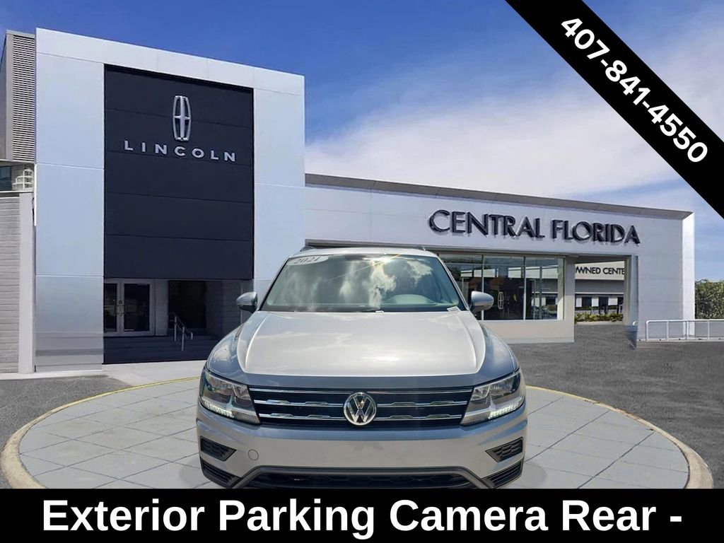 Used 2021 Volkswagen Tiguan SE w/ Panoramic Sunroof Package FWD image 2