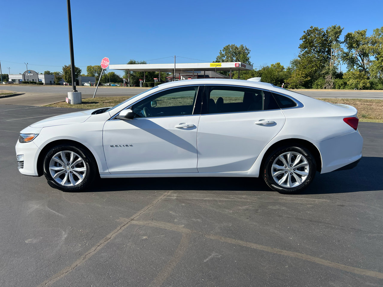 Used 2025 Chevrolet Malibu LT image 3
