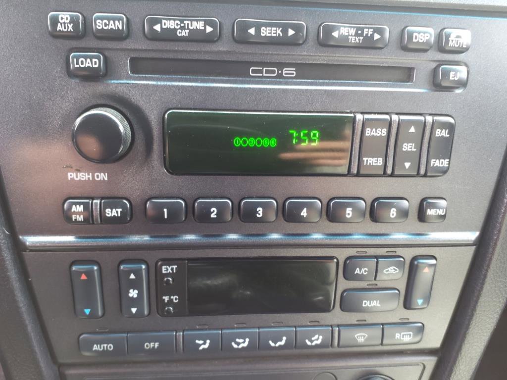 Used 2004 Ford Thunderbird Deluxe image 9