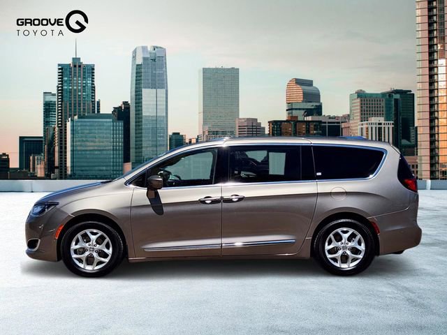Used 2018 Chrysler Pacifica Touring-L Plus w/ Advanced Safetytec Group FWD image 2