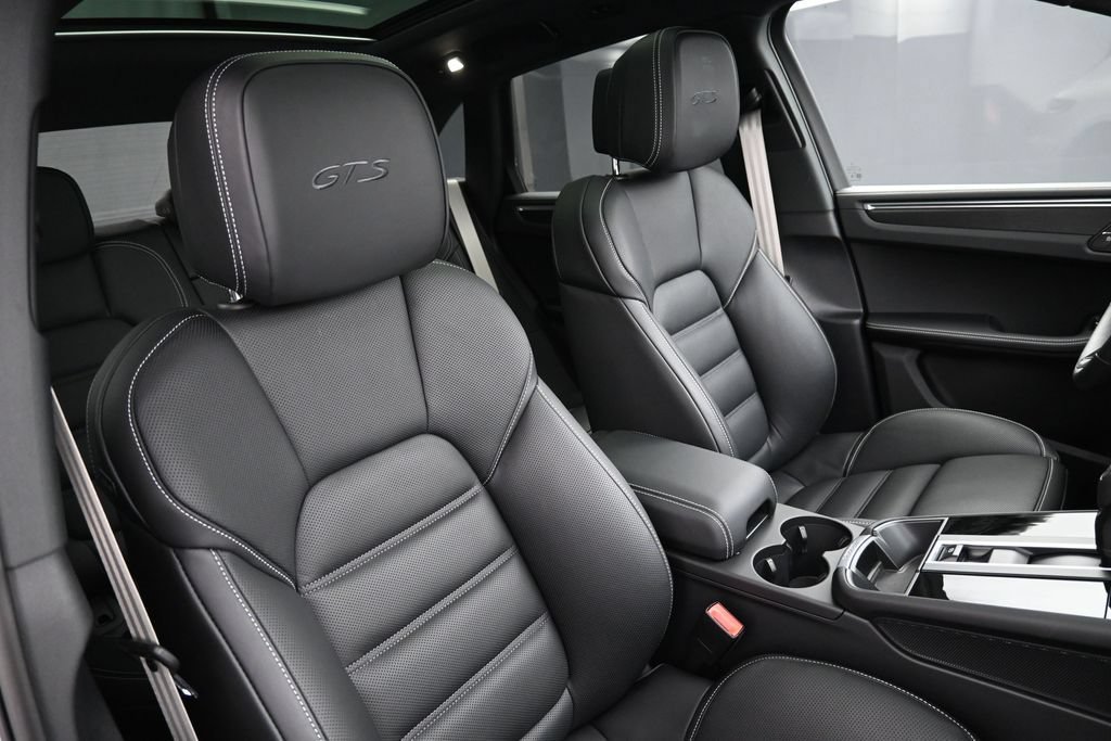 Certified 2026 Porsche Macan GTS AWD/4WD image 33