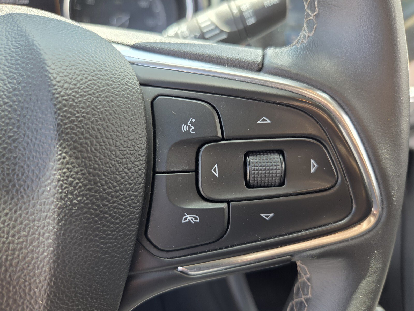 Used 2022 Buick Encore GX Select w/ Sport Touring Package FWD image 22