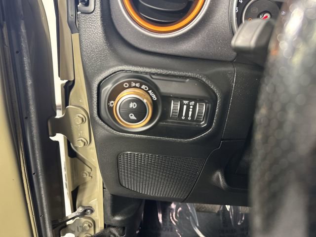 Used 2020 Jeep Gladiator Mojave AWD/4WD image 14
