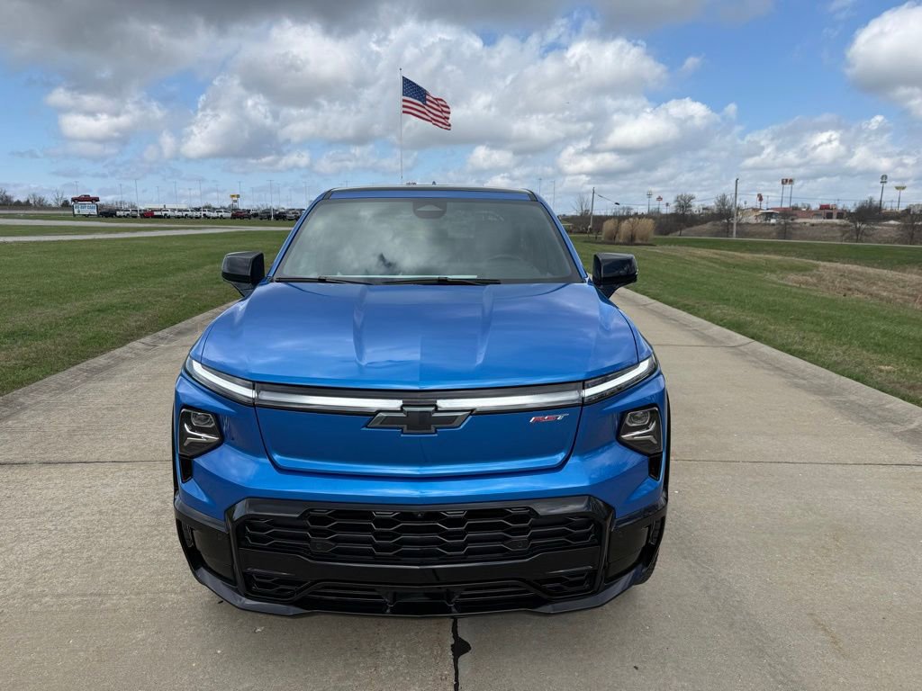 Used 2025 Chevrolet Silverado EV RST image 13