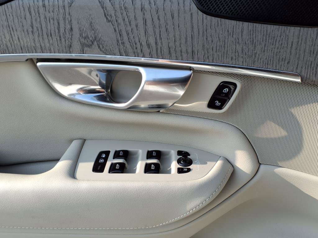 Used 2025 Volvo XC90 T8 Ultra w/ Protection Package Premier image 29
