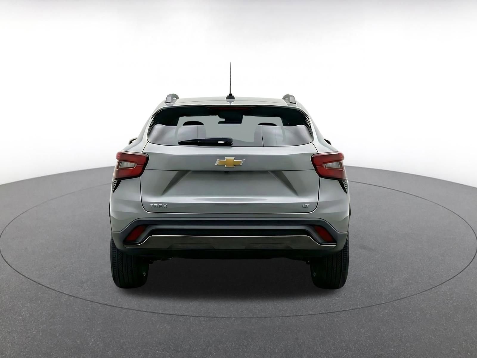 Used 2025 Chevrolet Trax LT FWD image 8