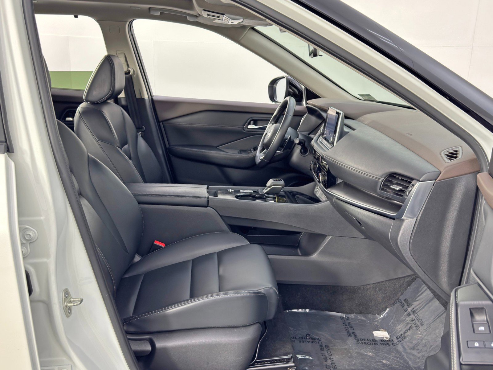 Used 2023 Nissan Rogue SV w/ SV Premium B Package FWD image 15