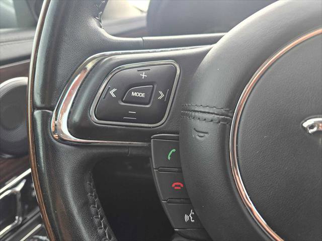 Used 2017 Jaguar XJ R-Sport image 33