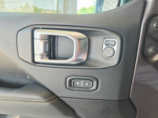 Used 2025 Jeep Wrangler Unlimited Sahara w/ Safety Group AWD/4WD image 35