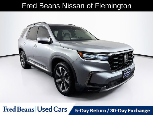 Used 2025 Honda Pilot Elite image 1