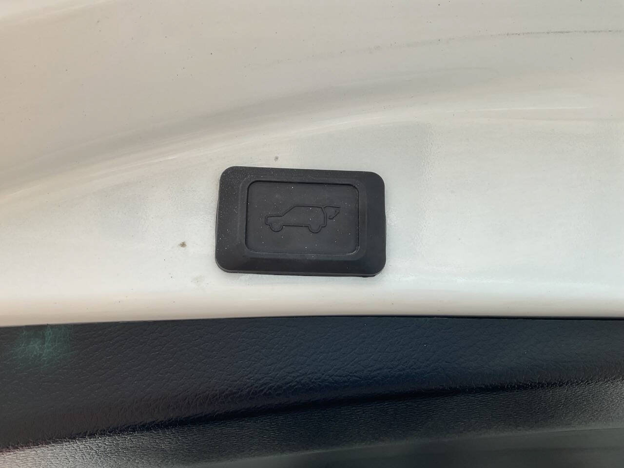 Used 2015 Toyota RAV4 Limited w/ Technology Package AWD/4WD image 34